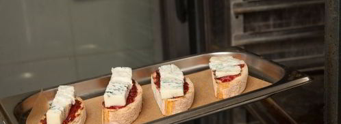 кростини с джемом и горгонзоллой. Шаг 8