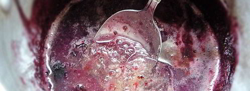 шарлотт с ягодами и клубничным джемом. Шаг 11