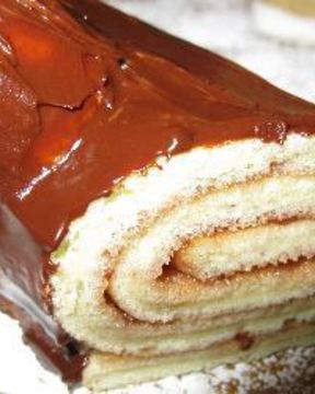 Шоколадный рулет полено с джемом