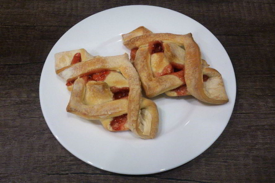 Рецепт слоеных булочек с малиновым джемом