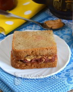 Тосты с арахисовым маслом и джемом