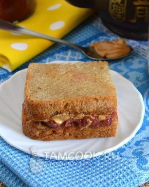 Тосты с арахисовым маслом и джемом