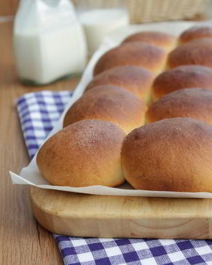 Ванильные сдобные булочки с джемом