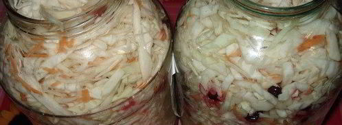 капуста квашеная в банках с клюквой. Шаг 5