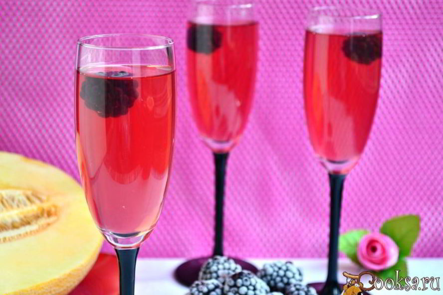 Рецепт компота из дыни и ежевики