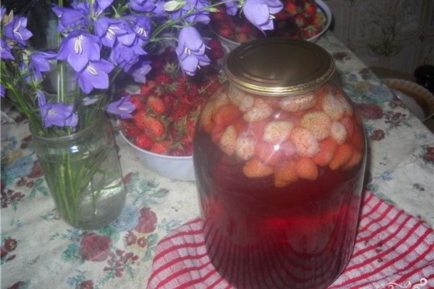 Рецепт компота из клубники на зиму