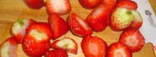 компот из клубники в мультиварке. Шаг 2