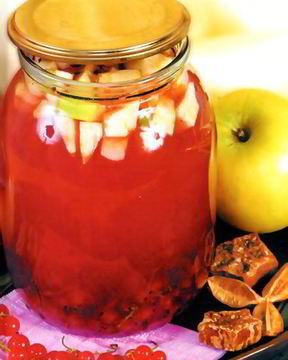 Компот из красной смородины и яблок
