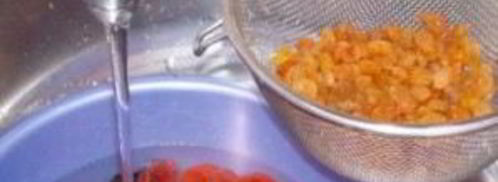 компот из кураги и чернослива и изюма. Шаг 2