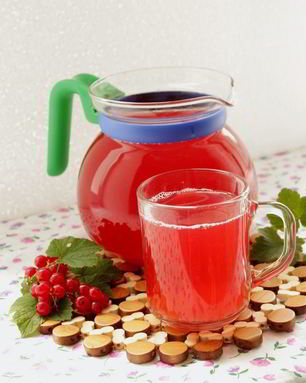 Компот из ревеня и красной смородины