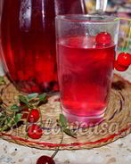 Компот из вишни и черной смородины