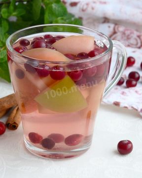 Компот из яблок и клюквы