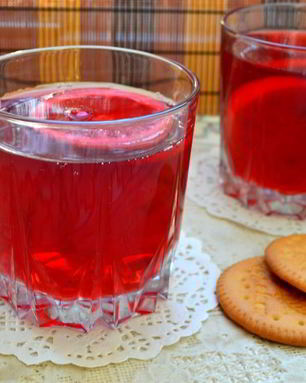 Ягодный компот с лимоном