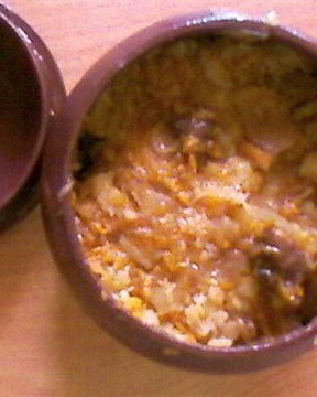 Квашеная капуста с грибами в горшочках