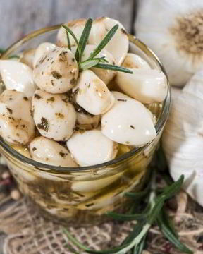 Маринованный зубчиками чеснок