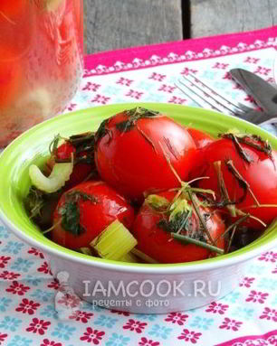 Помидоры, квашенные с чесноком и зеленью