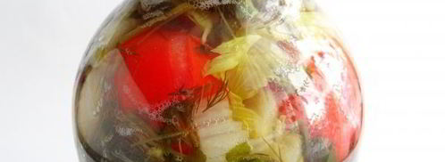 помидоры, квашенные с чесноком и зеленью. Шаг 15