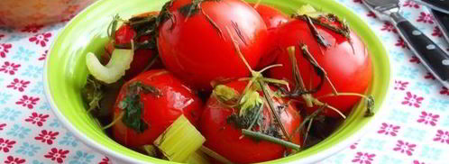 помидоры, квашенные с чесноком и зеленью. Шаг 18