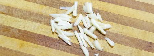 помидоры, квашенные с чесноком и зеленью. Шаг 6