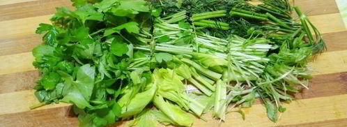 помидоры, квашенные с чесноком и зеленью. Шаг 8