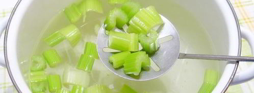 помидоры, квашенные с чесноком и зеленью. Шаг 10