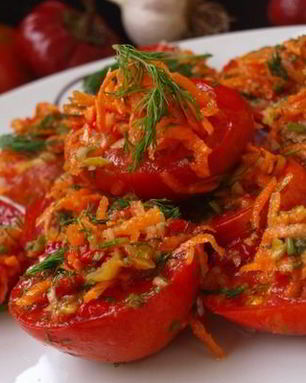 Помидоры по-корейски с морковью и чесноком