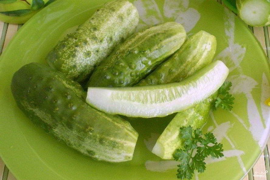 Рецепт малосольных огурчиков в кастрюле
