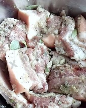 Соленое сало с чесноком