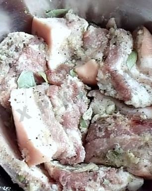 Соленое сало с чесноком