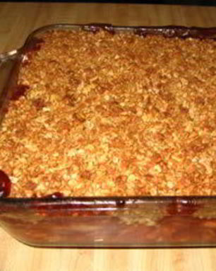 Крисп с яблоками и клюквенным вареньем