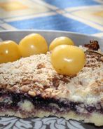 Посыпушка с черносмородиновым вареньем