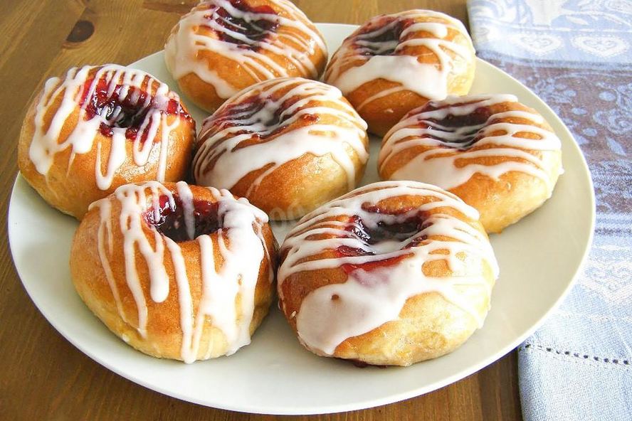 Рецепт сдобных булочек с вареньем в духовке