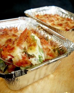 Авокадо запеченные под яично-сливочным соусом