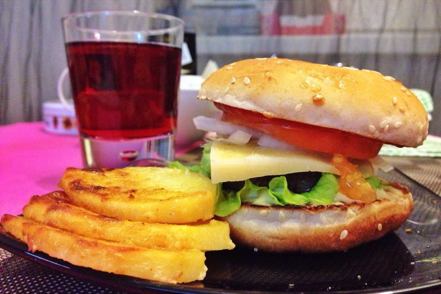 Рецепт бургера с котлетой гриль из рубленной говядины