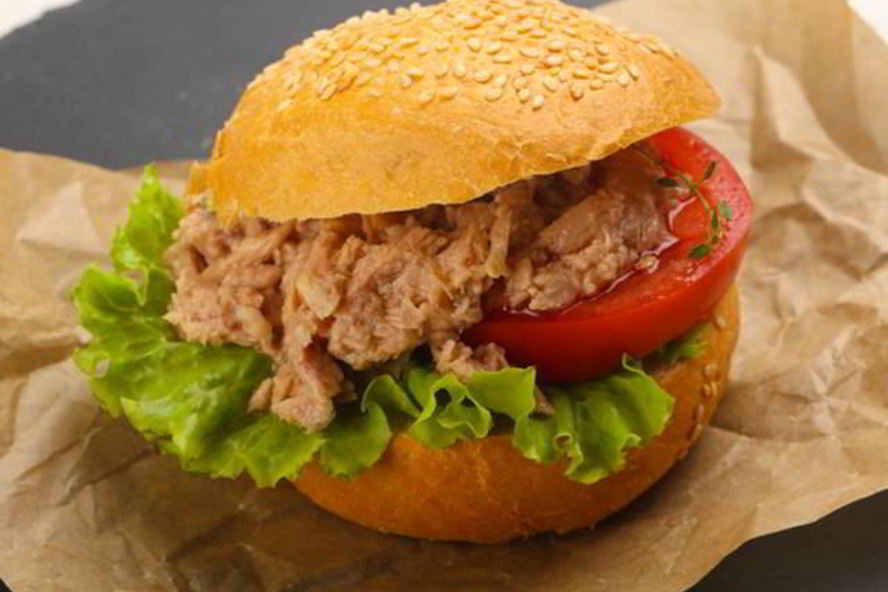 Рецепт бургера с тунцом и моцареллой