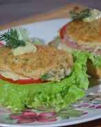 Бургеры с котлетками из семги и каперсов