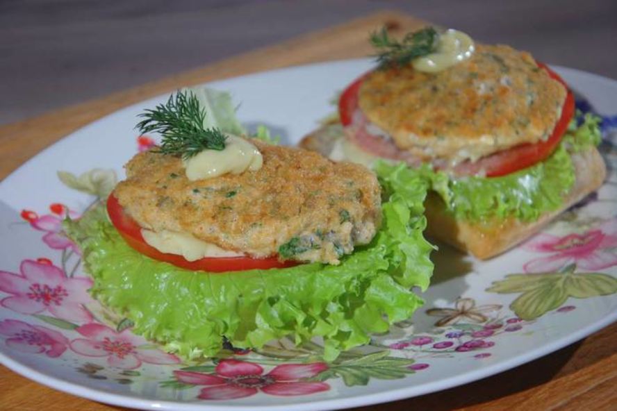 Рецепт бургеров с котлетками из семги и каперсов