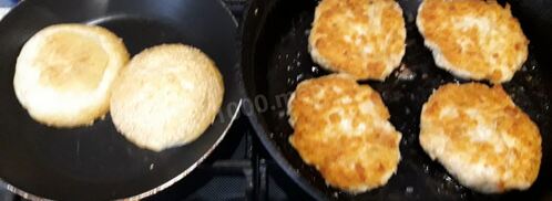 бургеры с мясным фаршем, помидорами и листьями салат. Шаг 3