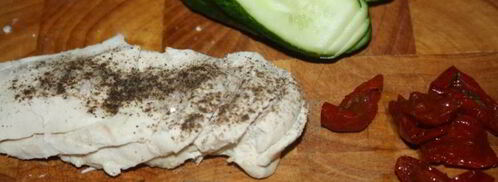 бургеры с отварным куриным филе и вялеными томатами. Шаг 4