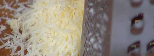 бургеры с вялеными помидорами на черных булочках. Шаг 7