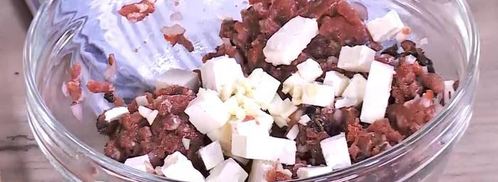 бургеры с ягнятиной, фетой и оливками. Шаг 7