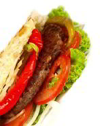 Маленькие бургеры в пите с салатом и овощами