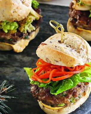 Мини-бургеры из свинины в азиатском стиле