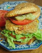 Овощные бургеры с чечевицей, грибами и курагой