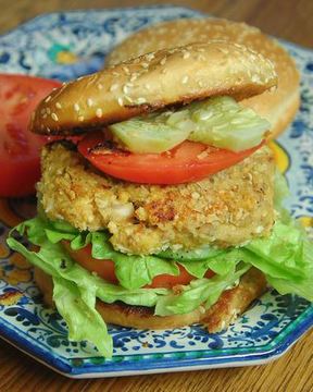 Овощные бургеры с чечевицей, грибами и курагой