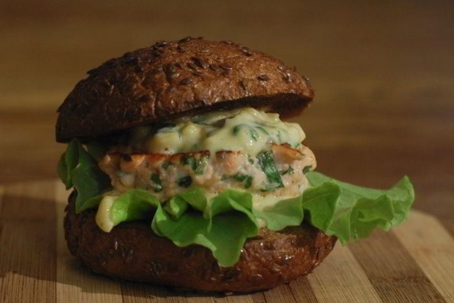 Рецепт рыбного гамбургера с манго-майонезом