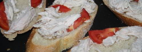 бутерброды для завтрака с куриным филе, помидорами и перепелиными яйцами. Шаг 3