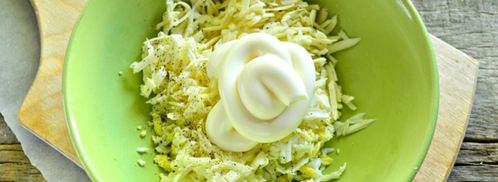 бутерброды с черной икрой и крабовыми палочками. Шаг 3