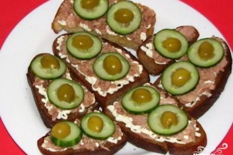 Рецепт бутербродов с тунцом и огурцом