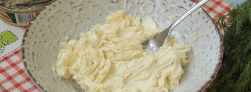 бутерброды со шпротами и сливочным маслом. Шаг 3